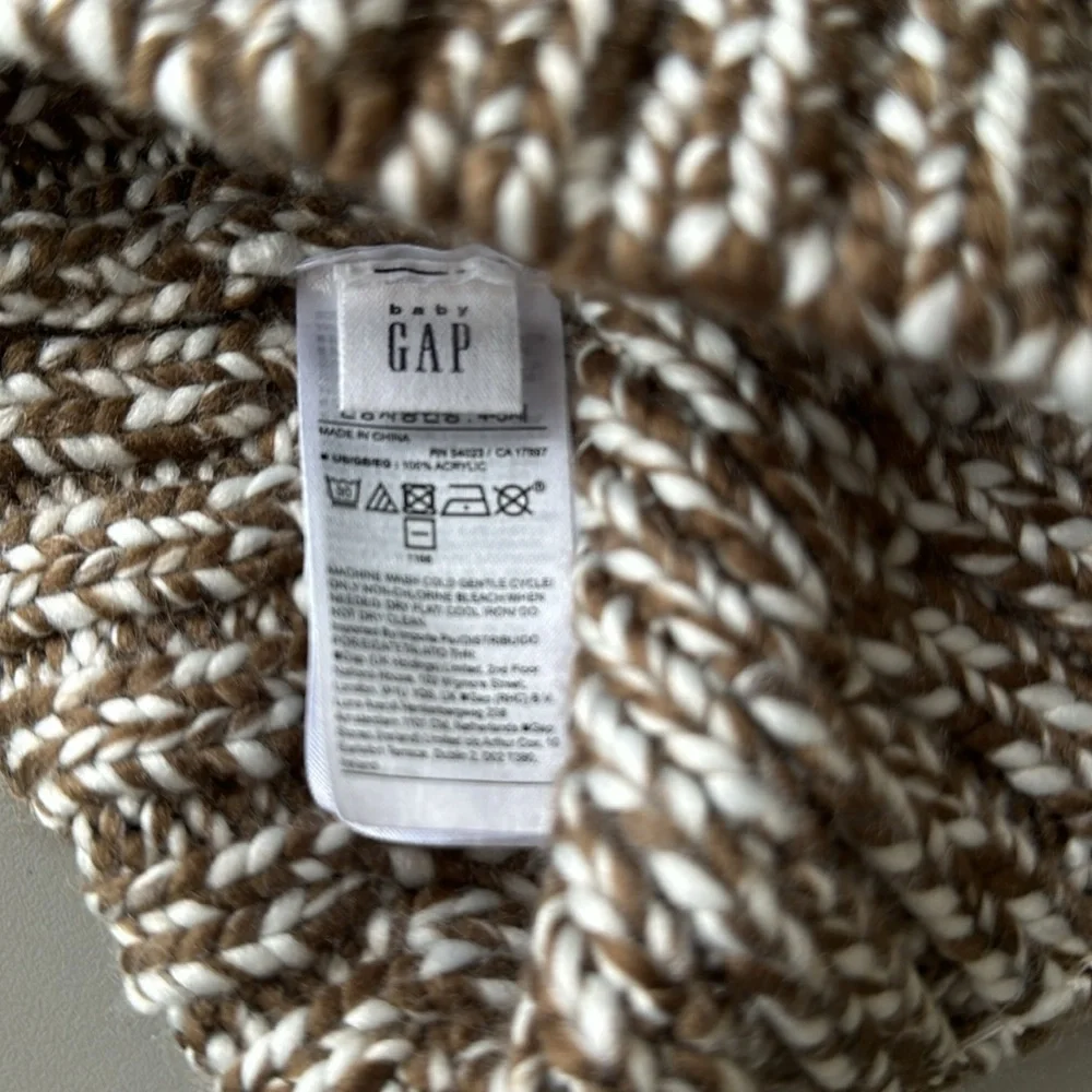 NWOT Baby Double Pom Beanie 4-5
